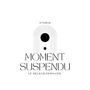 logo du studio moment suspendu au relecq-kerhuon